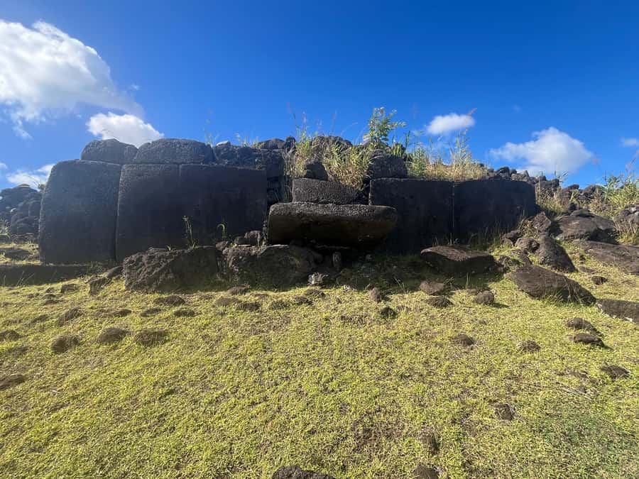 Adventures in Rapa Nui: High-quality tourism with Easter Island Your Tour. - Ahu Tongariki and the island’s great ceremonial view