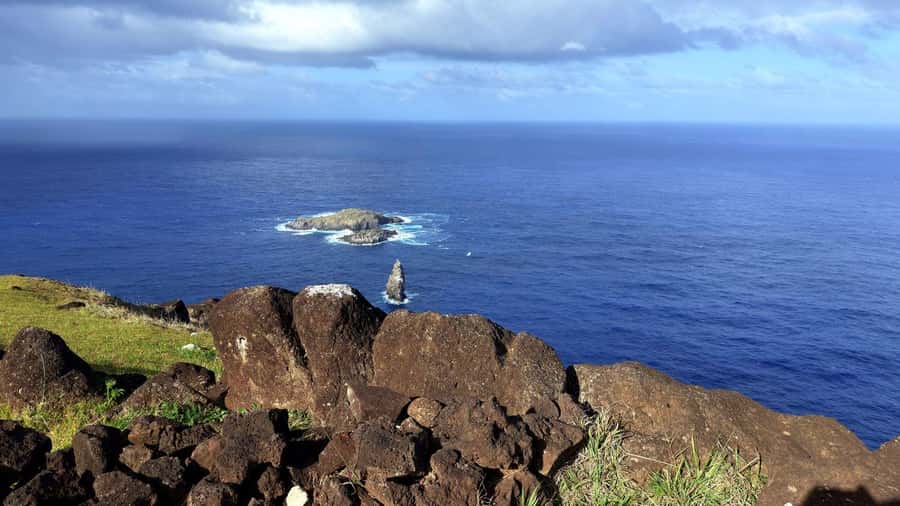 Ahu Vinapu, Rano Kao and Orongo City Half-Day Tour - Rano Kau and the great crater lake