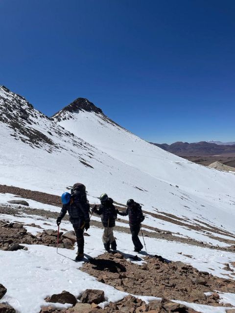 ASCENT TO VOLCANO CERRO TOCO OF 5604masl - The faster descent and afternoon return