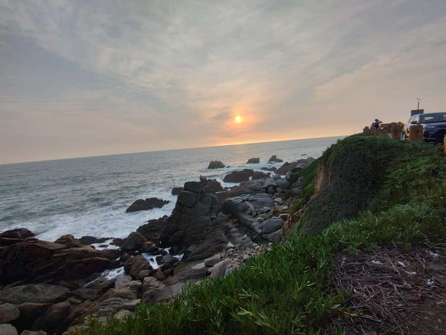 Bike ride along the coast of Viña del Mar or Valparaíso, you choose! - Guide style and local conversation