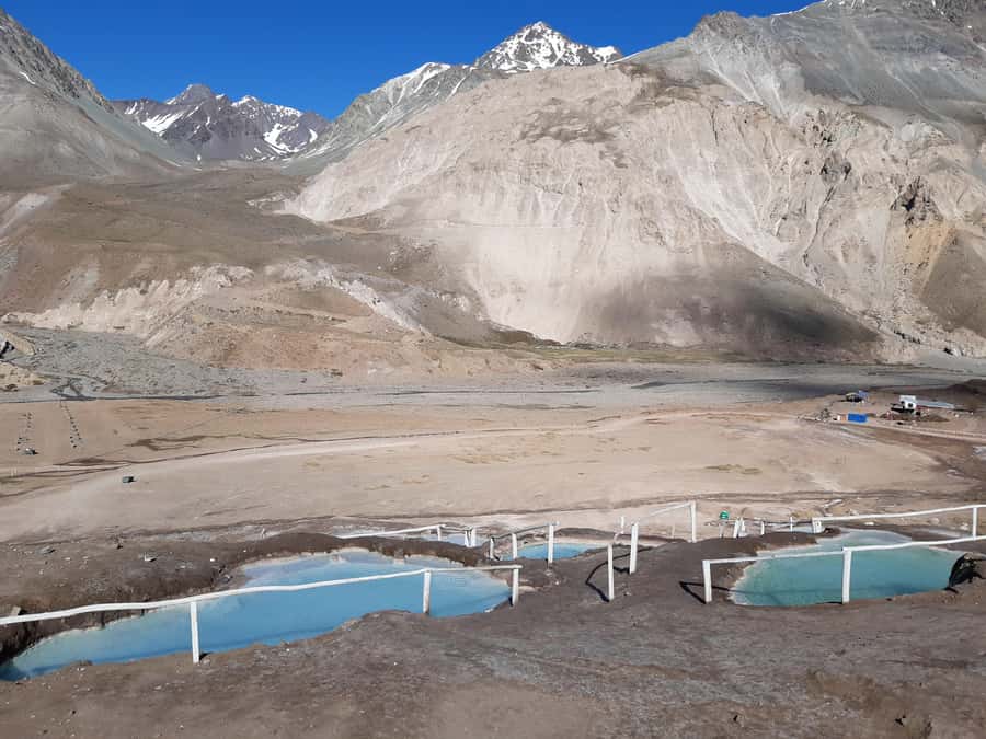 CAJON DEL MAIPO TOUR + TERMAS COLINA + EMBALSE EL YESO AND PICNIC - Breakfast stop and the road into higher country