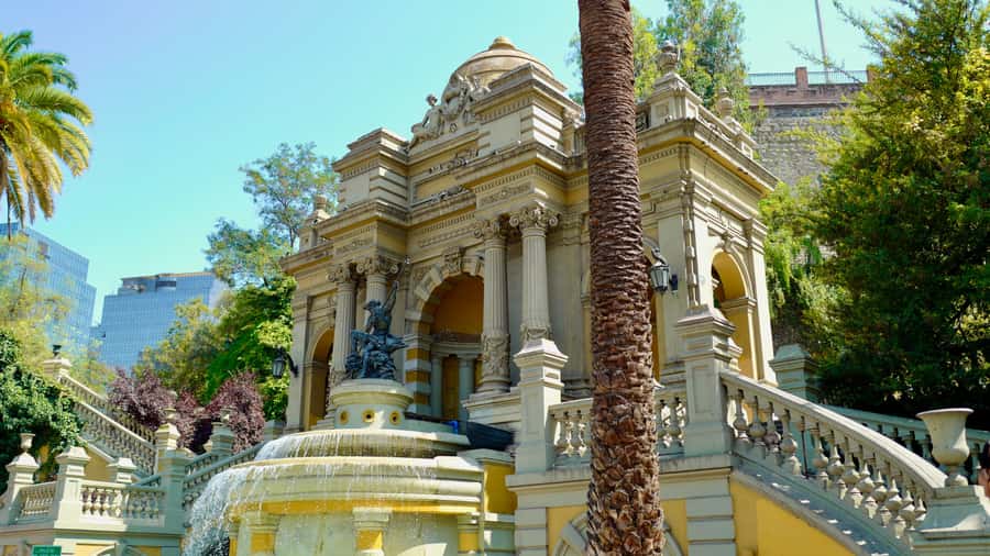 Dia Completo en Santiago: Museo+San Cristobal+City Tour - Plaza de Armas and Santiago’s central story