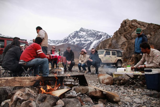 Embalse el Yeso and Termas del Plomo in semi-private 4x4 - Lunch made beside the hot springs