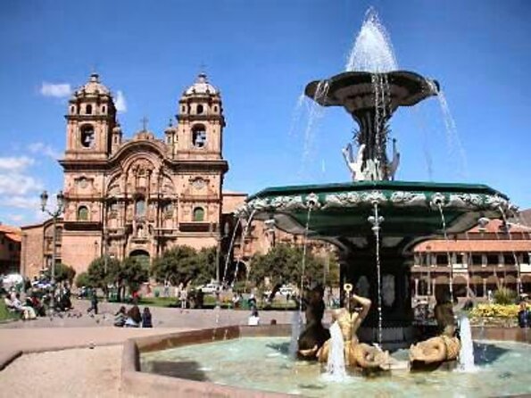 Essence of Santiago : History, Flavors and Panoramic Views - A Fast, Useful Introduction to Santiago