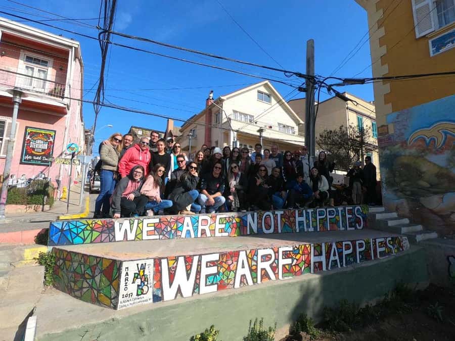 From Santiago: Highlights of Valparaiso and Viña del Mar - Walking Cerro Concepcion’s painted lanes