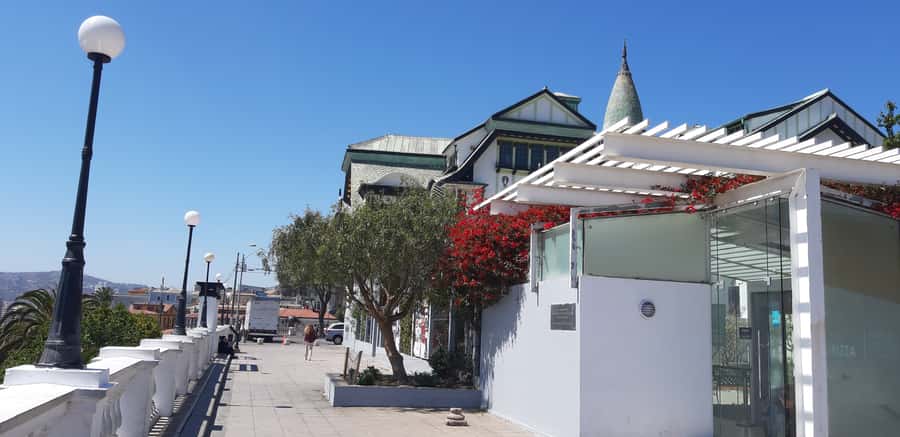 From Santiago: Isla Negra, Pablo Neruda Museum & Winery Tour - The Early Drive West from Santiago