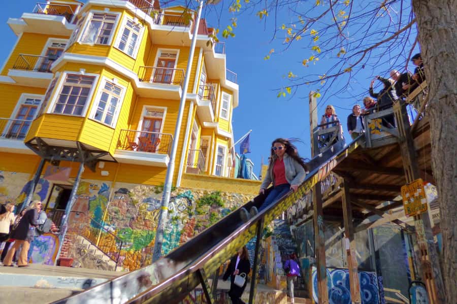 From Santiago: Vineyard, Valparaíso, and Viña del Mar Tour - Three very different sides of central Chile