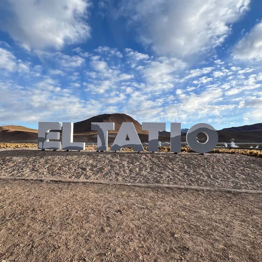 Geysers del Tatio: Sunrise and breakfast in Atacama - Walking through the geothermal field