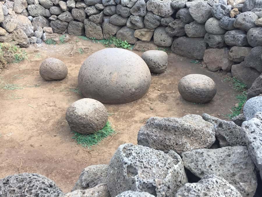 Hanga Roa: Full Day Moai and Mistery - Vaihu and Akahanga: starting with fallen Moai