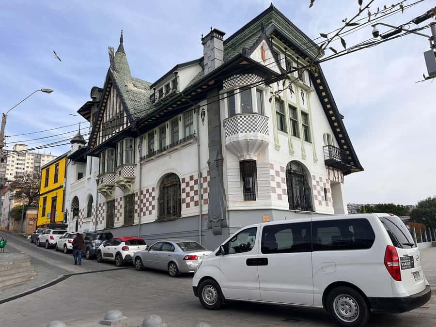 Historic Valparaíso: Private tour by vehicle - Why a private vehicle helps in Valparaíso