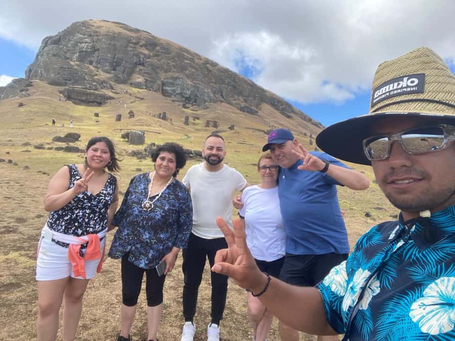 Private tour: where the history of the Moai was born - Anakena ends the day with sand, palms, and sea