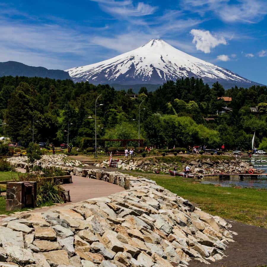 PUCON: TOUR AROUND THE AREA WITH THERMAL BATHS - Trancura River and the volcano views