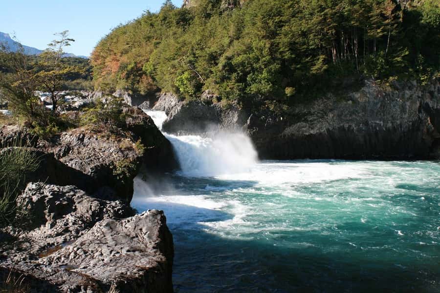 Puerto Montt: Osorno Volcano and Petrohué Falls Guided Tour - From Puerto Montt to Lake Llanquihue