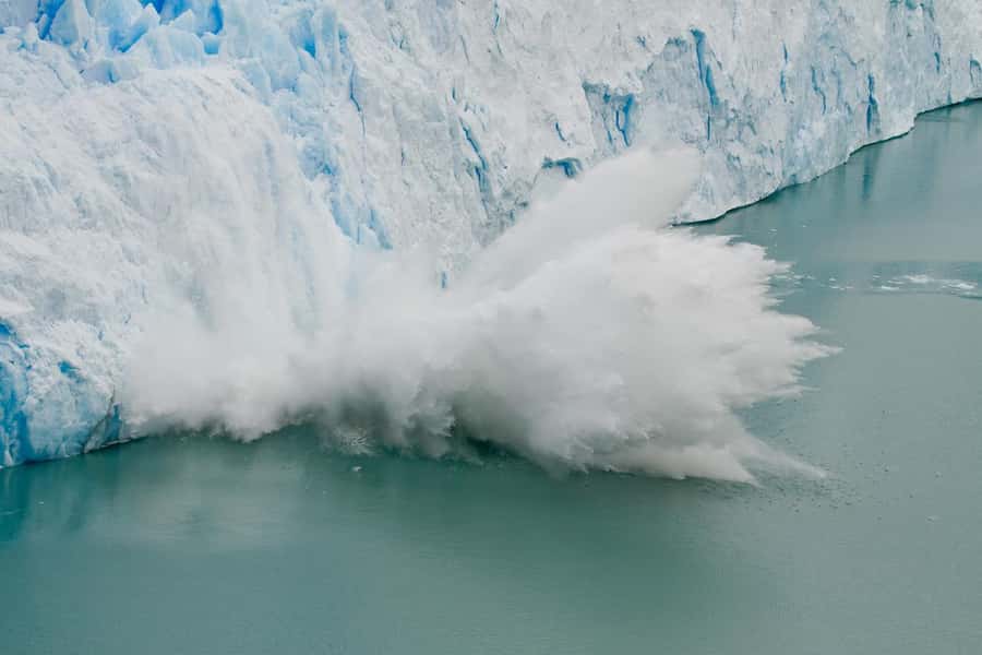 Puerto Natales: Day Trip to Perito Moreno Glacier Argentina - Leaving Puerto Natales and crossing into Argentina