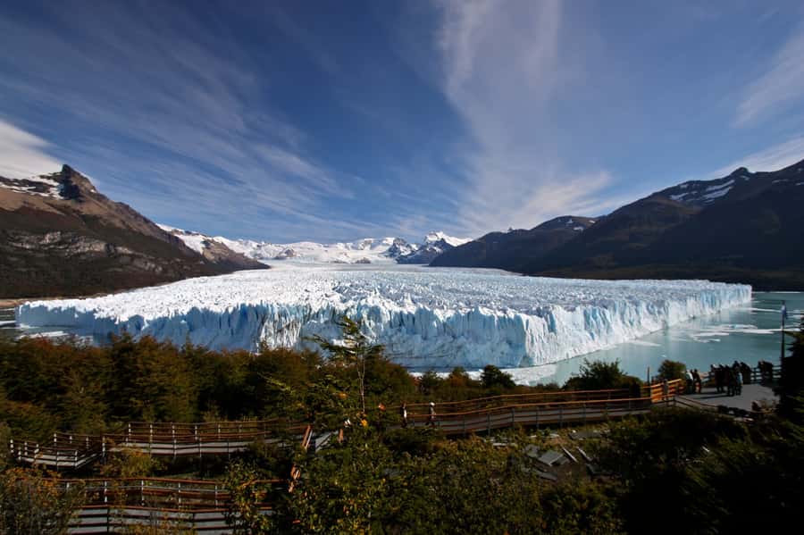 Puerto Natales: Day Trip to Perito Moreno Glacier Argentina - The guide and the unusual handoff in El Calafate