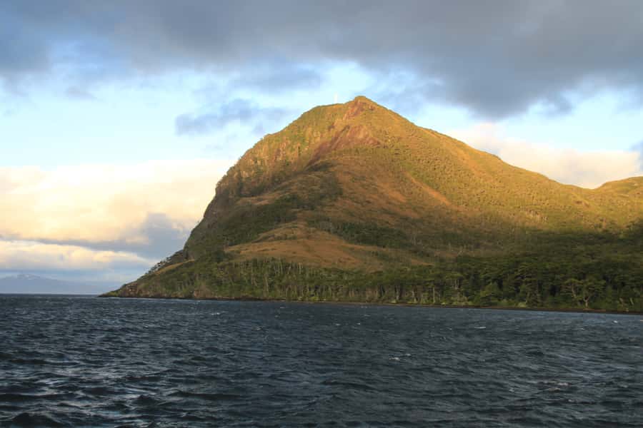 Punta Arenas: Full-Day Whales, Penguins, and Glaciers Tour - Glaciers, waterfalls, and the Sarmiento de Gamboa area