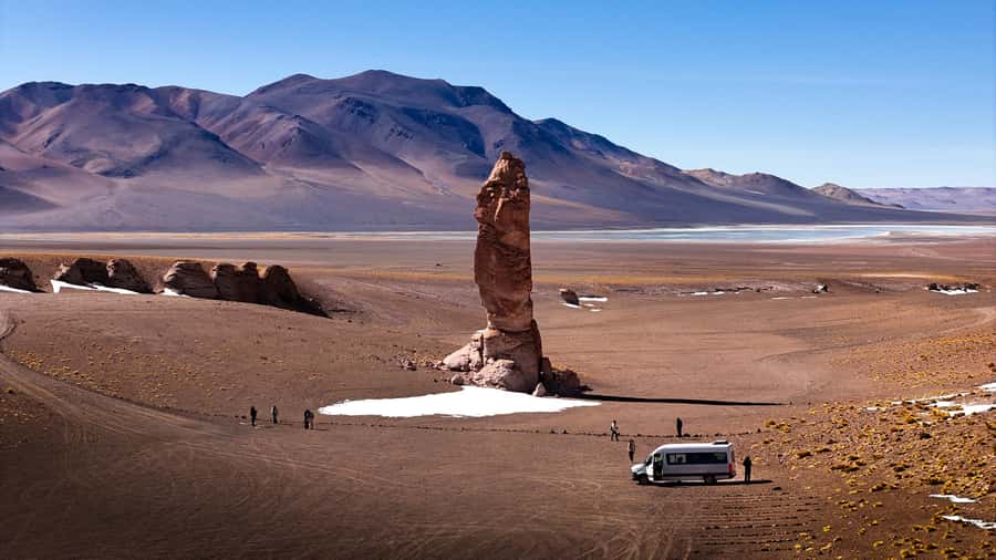 San Pedro de Atacama: Atacama Desert and Salt Flats Day Trip - Licancabur Volcano and a cold desert breakfast