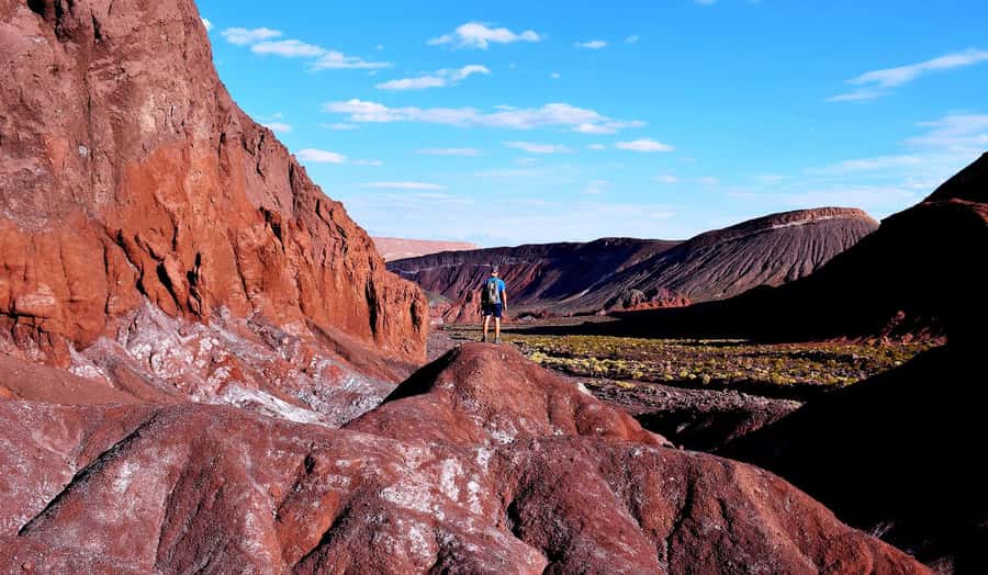 San Pedro de Atacama: Rainbow Valley & Good Herbs Tour - Breakfast among the colored rocks