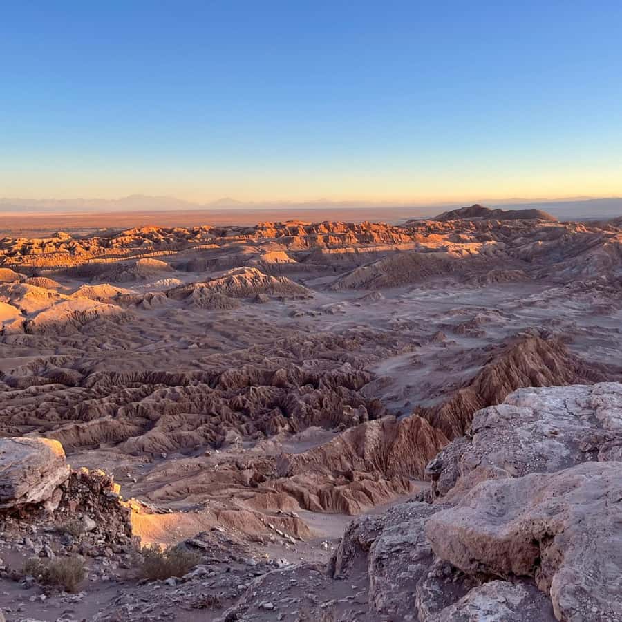 San Pedro de Atacama Tour Guiado Valle de la Luna & Cocktail - Sunset over the Salt Mountain Range