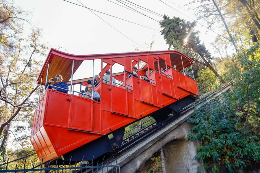 Santiago: 1-Day Hop-On Hop-Off Bus and Cable Car Ticket - The audio guide and the practical weak spots