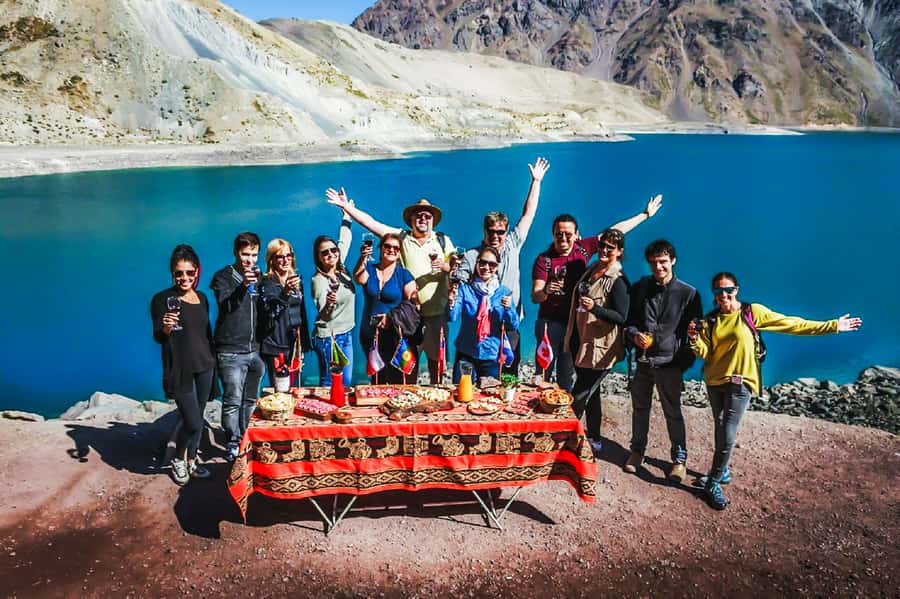 Santiago: Cajon del Maipo/Embalse del Yeso Tour with Picnic - Guides, vans, and the value of the day