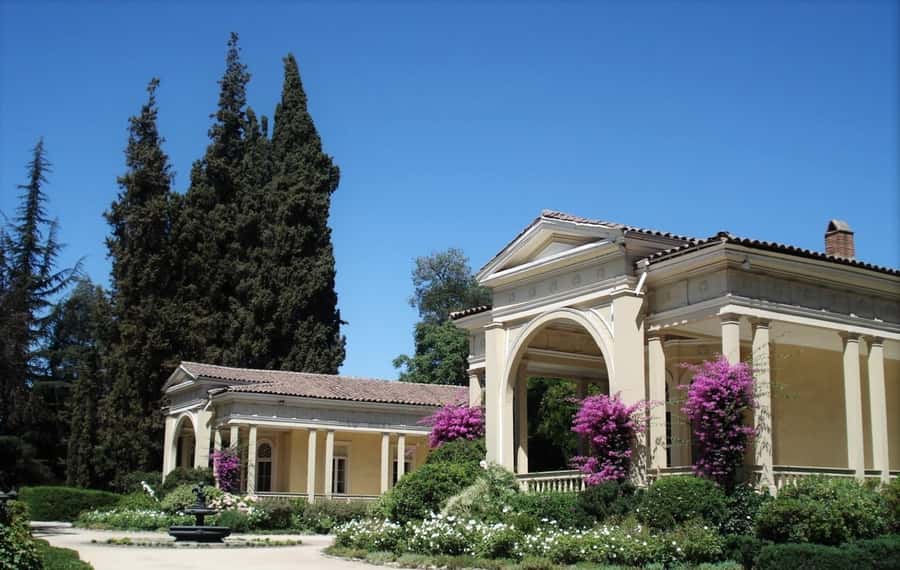 Santiago: Concha y Toro Vineyard Tour w/ Transfer & Tasting - Walking among the vines and tasting grapes