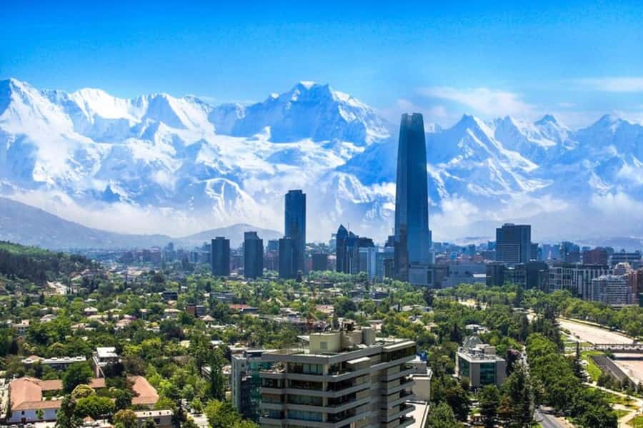 Santiago De Chile: Private Custom Walking tour with A Guide - Your first meeting and the shape of the day
