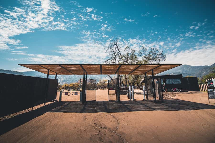 Santiago: E- Mountain Bike Rental to ride in a bike park - What the equipment means for your ride