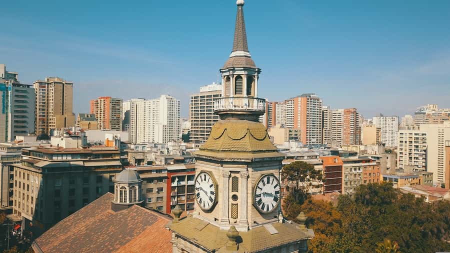 Santiago: Guided Full-Day Walking Tour with a Chilean Lunch - What the feedback tells me about the guides