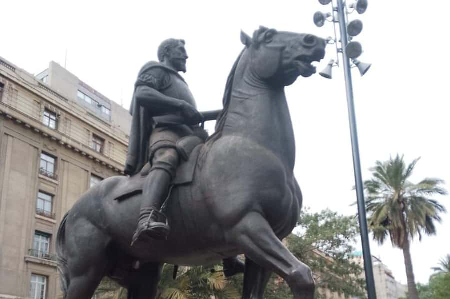 Santiago: Guided Walking Tour of the Historical Old Town - Starting at Palacio de la Moneda