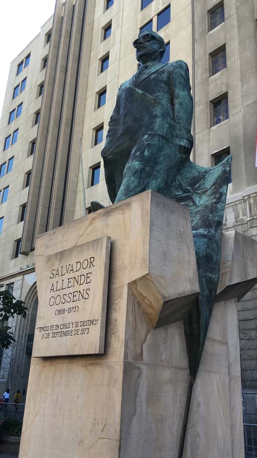 Santiago: Guided Walking Tour through the Historic Center - La Moneda Palace and the office of Chile’s President