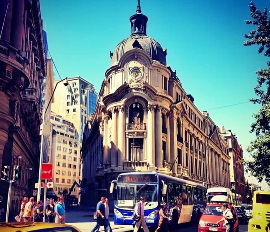 Santiago : Must-See Sites Walking Tour With A Guide - Starting at Palacio de la Moneda