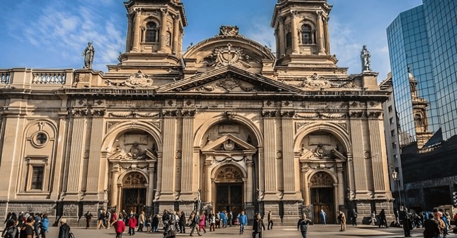 Santiago : Must-See Sites Walking Tour With A Guide - Finishing in Bellavista