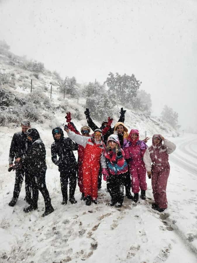 Santiago: Panoramic Snow Tour in Farellones Region. - Renting snow gear before the climb