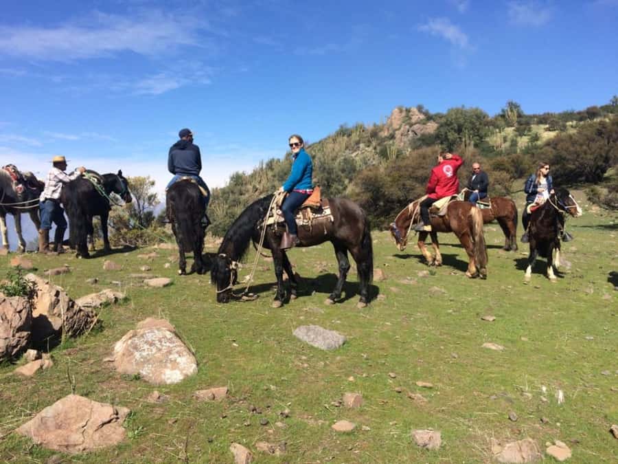 Santiago: Private Andes Foothills Horseback Riding. Half day - Reaching the plateau and the Andes skyline
