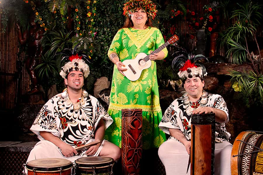 Santiago: Private Dinner & Chilean Folk Show with Transfers - Chilean music from the altiplano to the south