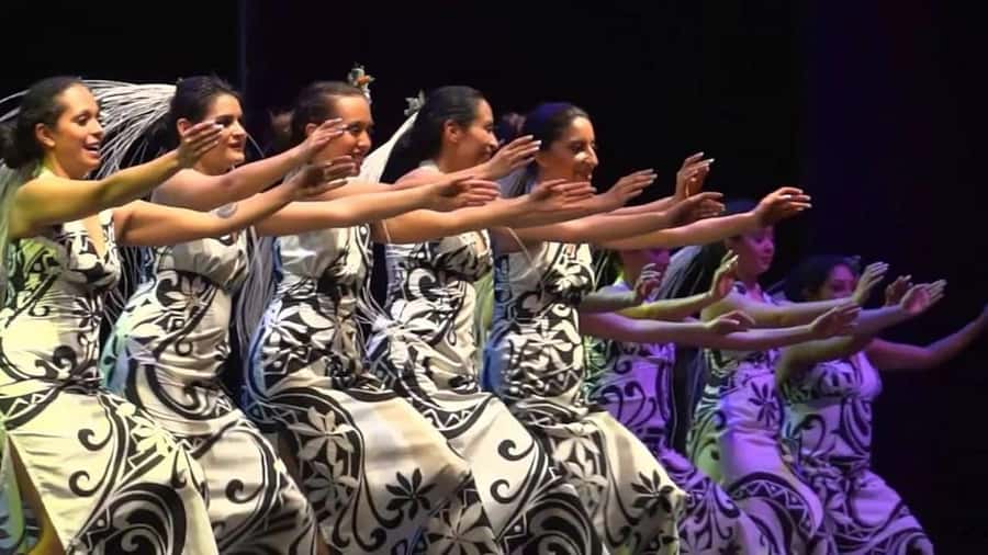 Santiago: Private Dinner & Chilean Folk Show with Transfers - The final set turns dinner into a social night