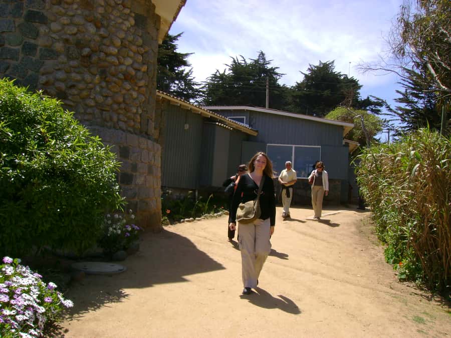 Santiago: Private Pomaire, Isla Negra, and Pablo Neruda Tour - Languages, timing, and what to confirm