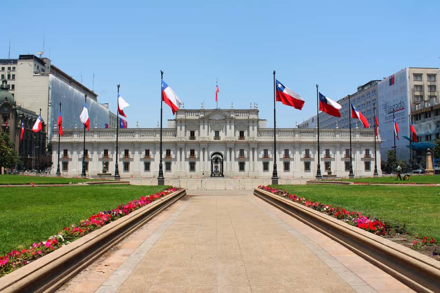 Santiago: Private tour, historic center, high altitude viewpoint, cable car - A quick route from La Moneda to the high point of Santiago