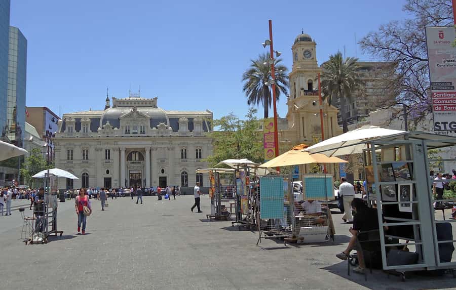 Santiago: The Essentials City Tour & Optional Concha y Toro - Languages, group size, and guide quality