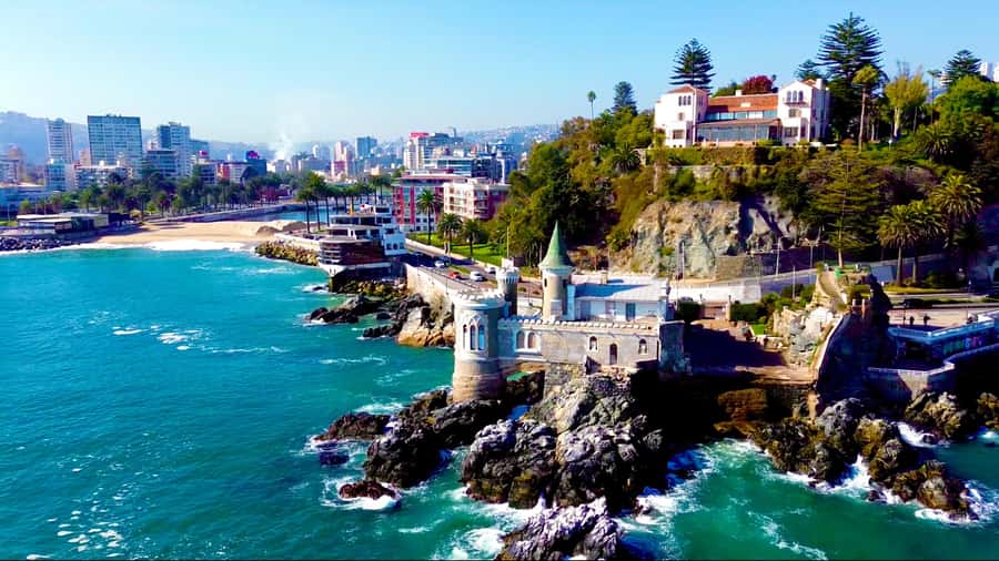 Santiago: Valparaiso, Viña del Mar, & Casablanca Valley Tour - Caleta Portales and the working Pacific coast