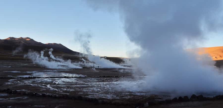 Tatio Geysers Tour: San Pedro de Atacama - Breakfast after the cold morning