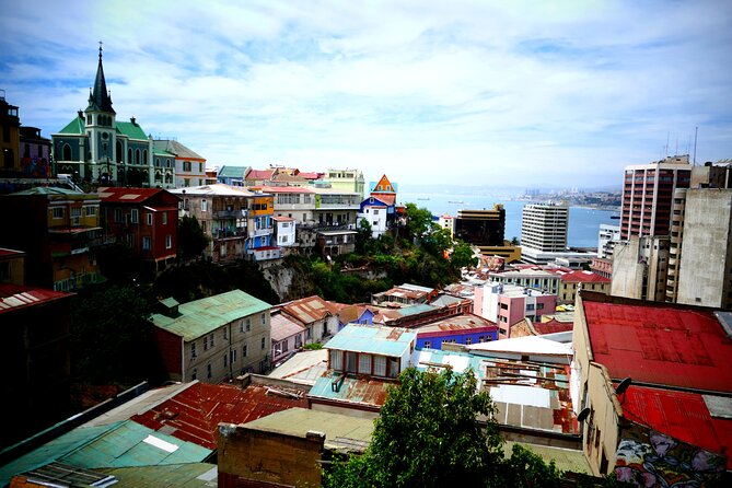 The Tour of Valparaiso in French on foot and in a small group - Riding the 1902 El Peral funicular