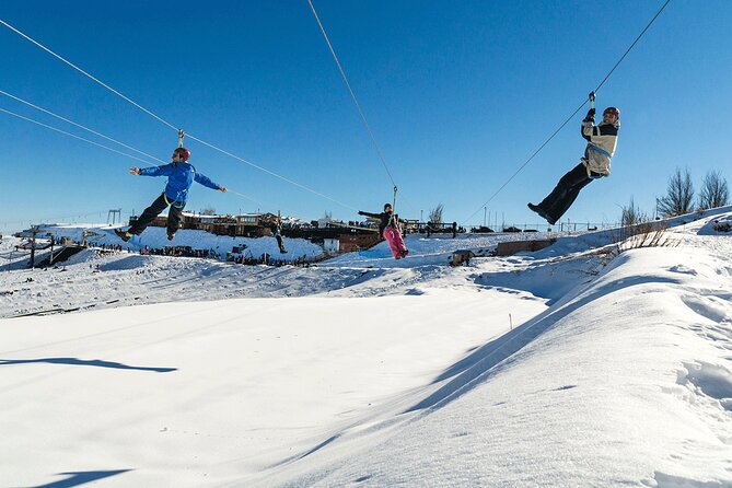 Tour Parque Farellones Ticket+Transportation, optional Snowwear - Seven hours in a crowded snow park