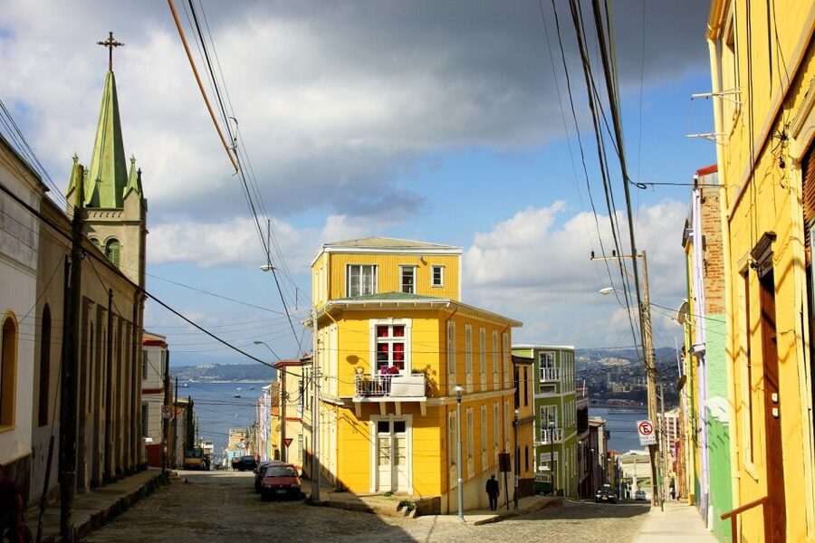 Valparaiso 3-Hour Walking Tour - Exploring the steep streets and colorful homes