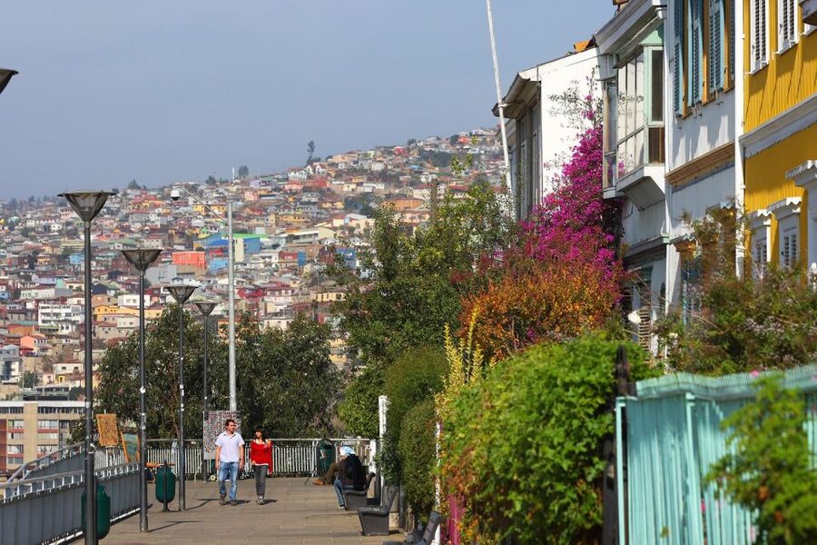 Valparaiso 3-Hour Walking Tour - Riding the funiculars toward Cerro Alegre and Cerro Concepción