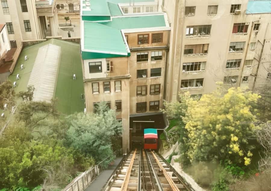 Valparaiso : Must-See Sites Walking Tour With A Guide - Key points at a glance