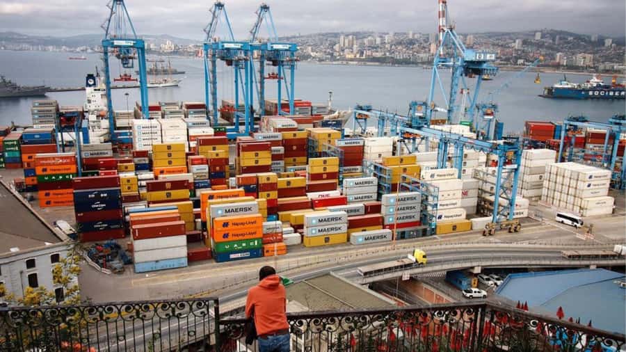 Valparaíso: Private Full Day Sightseeing Tour - Riding the historic ascensores