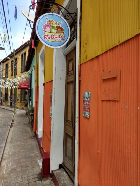 Valparaiso: Street Art, Funiculars and Port City Tour - Pasaje Gálvez and the story behind the murals