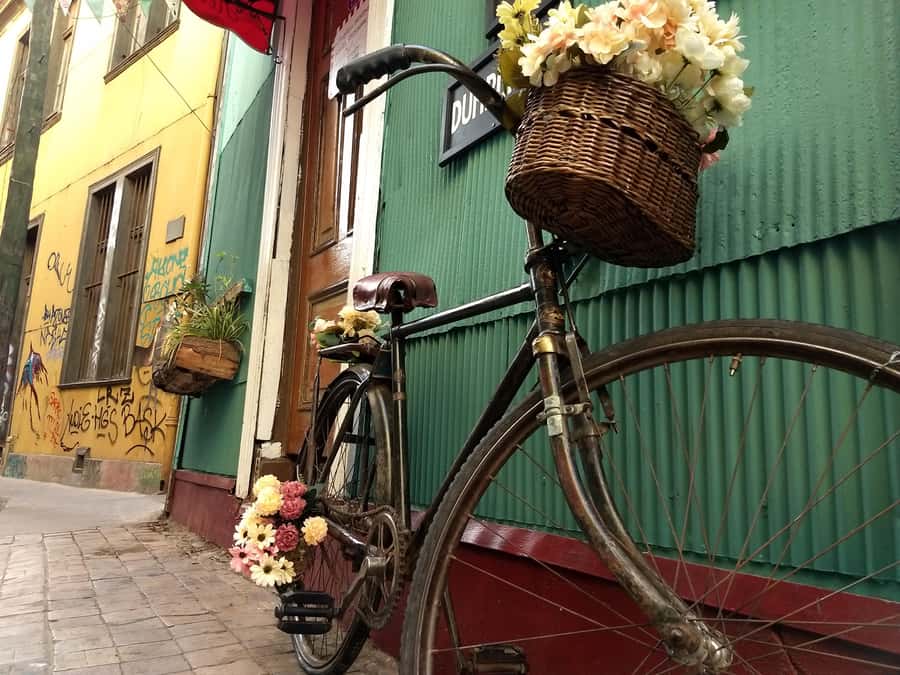 Valparaiso: Street Art, Funiculars and Port City Tour - Starting at Prat Pier and the port